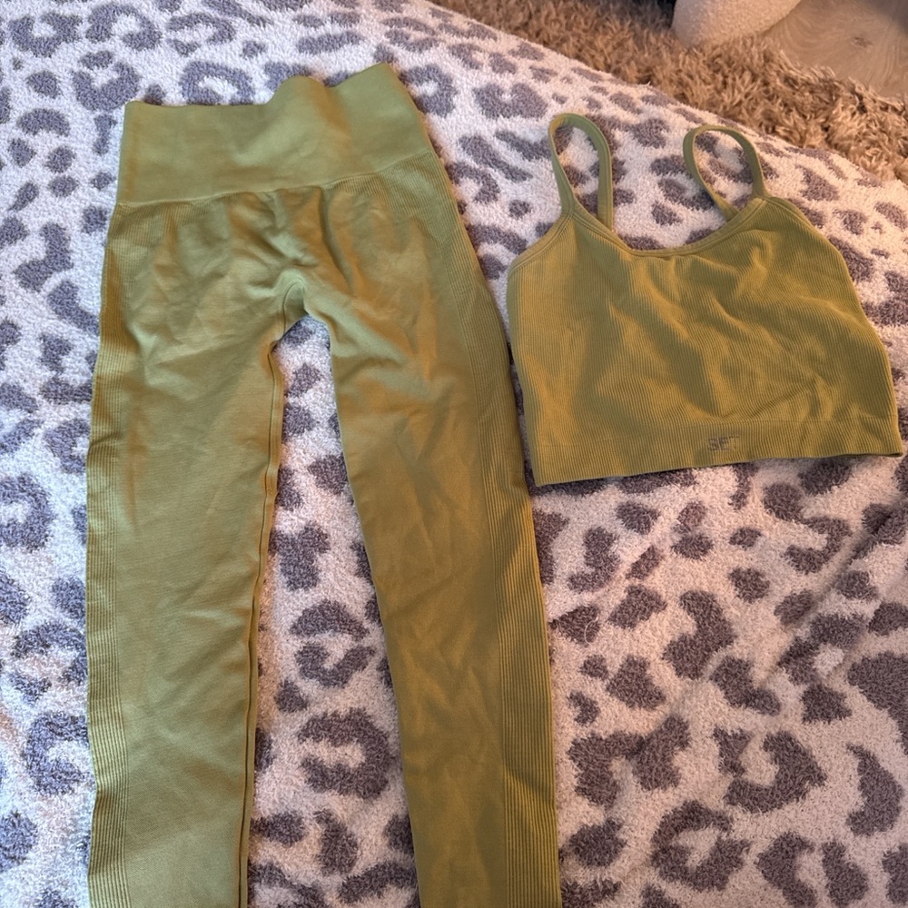 SET Active Sage Green Leggings and Bra Set